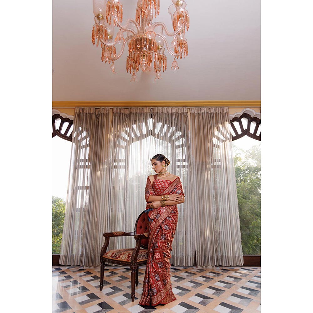 Geroo Luxe Women Maroon Silk Handloom Saree with Unstitched Blouse