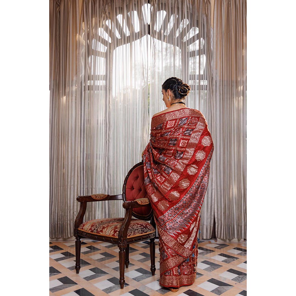 Geroo Luxe Women Maroon Silk Handloom Saree with Unstitched Blouse
