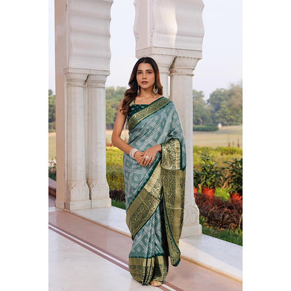 Geroo Luxe Women Green Silk Handloom Saree with Unstitched Blouse