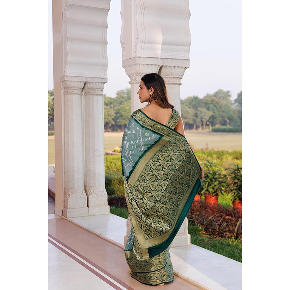 Geroo Luxe Women Green Silk Handloom Saree with Unstitched Blouse