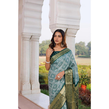 Geroo Luxe Women Green Silk Handloom Saree with Unstitched Blouse