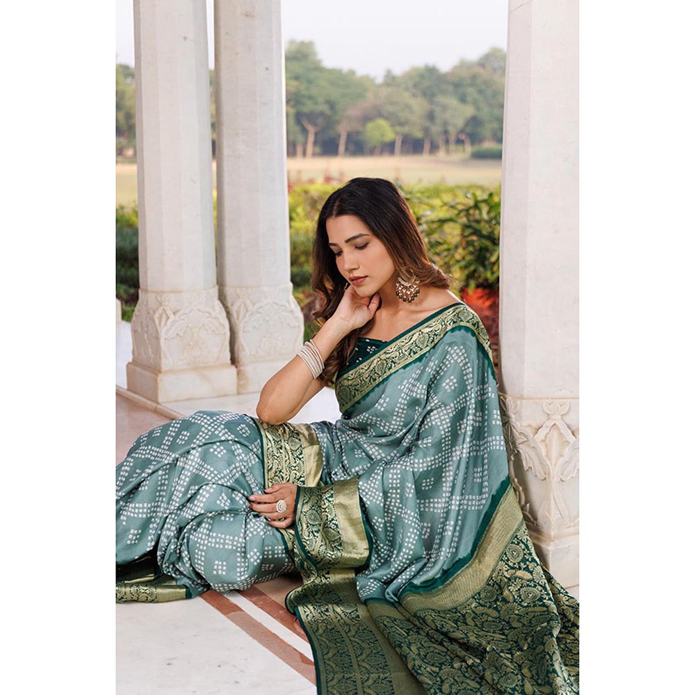 Geroo Luxe Women Green Silk Handloom Saree with Unstitched Blouse