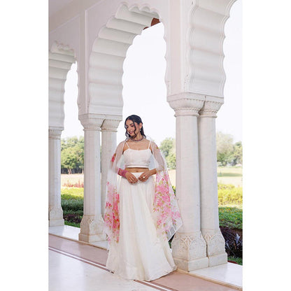 Geroo Luxe Women Off White Chiffon Lehenga with Unstitched Blouse and Dupatta