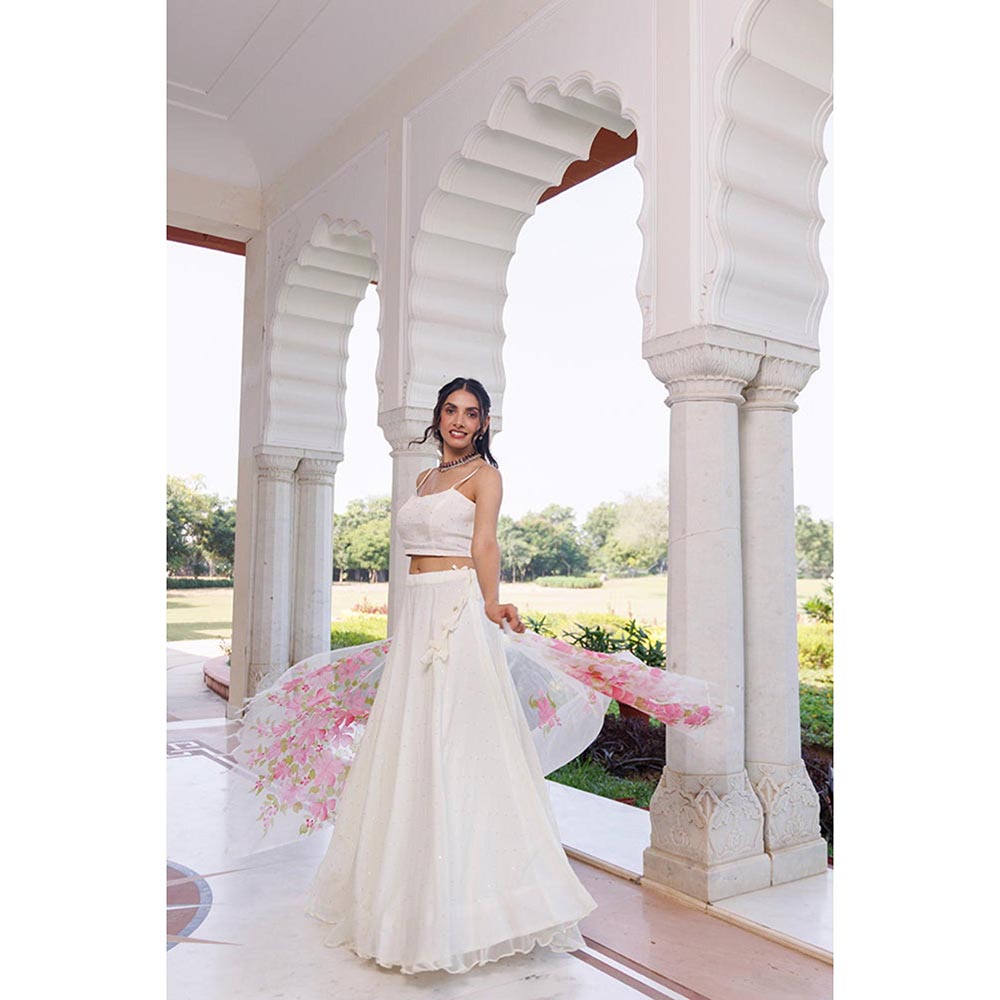 Geroo Luxe Women Off White Chiffon Lehenga with Unstitched Blouse and Dupatta