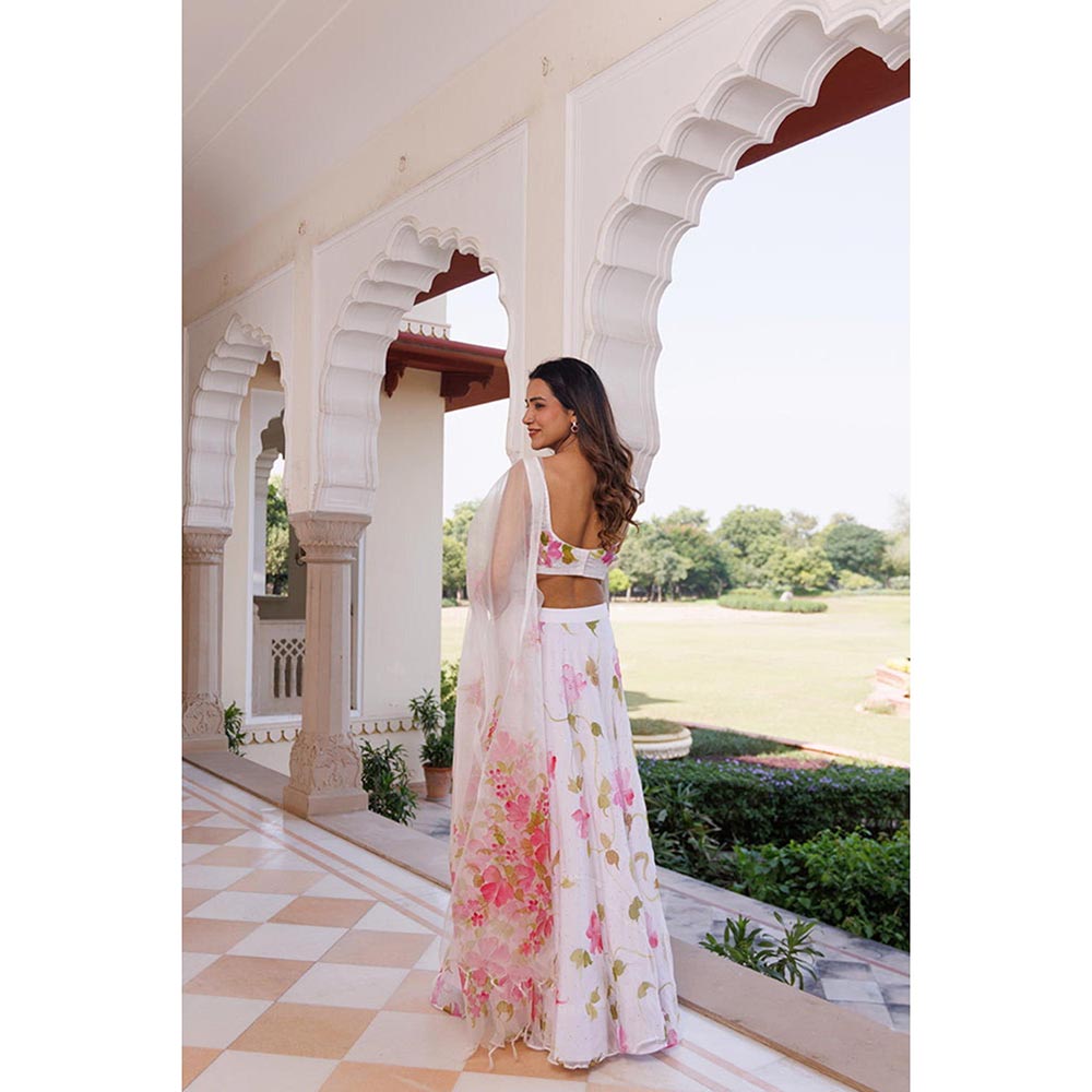 Geroo Luxe Women White Chiffon Lehenga with Unstitched Blouse and Dupatta