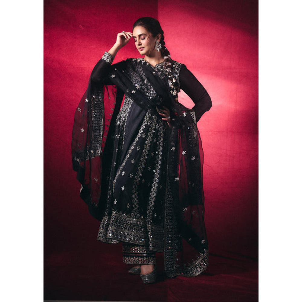 Gopi Vaid Huma Qureshi in Amiha AG Set