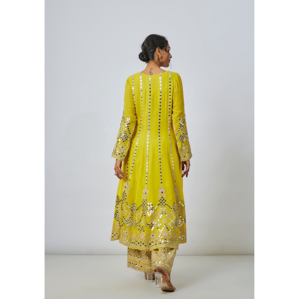 Gopi Vaid Hina Khan In Cheshtha Yellow Anarkali Kurta with Pant and Dupatta