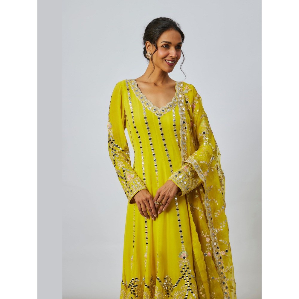 Gopi Vaid Hina Khan In Cheshtha Yellow Anarkali Kurta with Pant and Dupatta