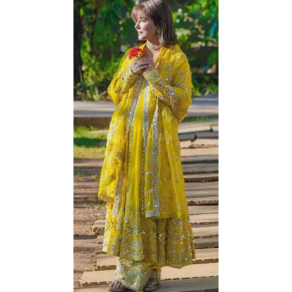 Gopi Vaid Hina Khan In Cheshtha Yellow Anarkali Kurta with Pant and Dupatta