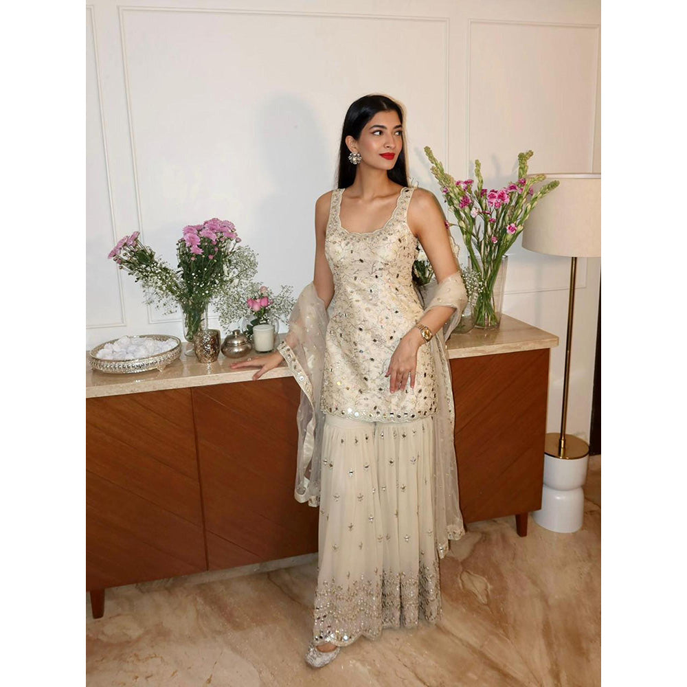 Gopi Vaid Ivory Hanna Khan In Soneera Kurta with Sharara and Dupatta