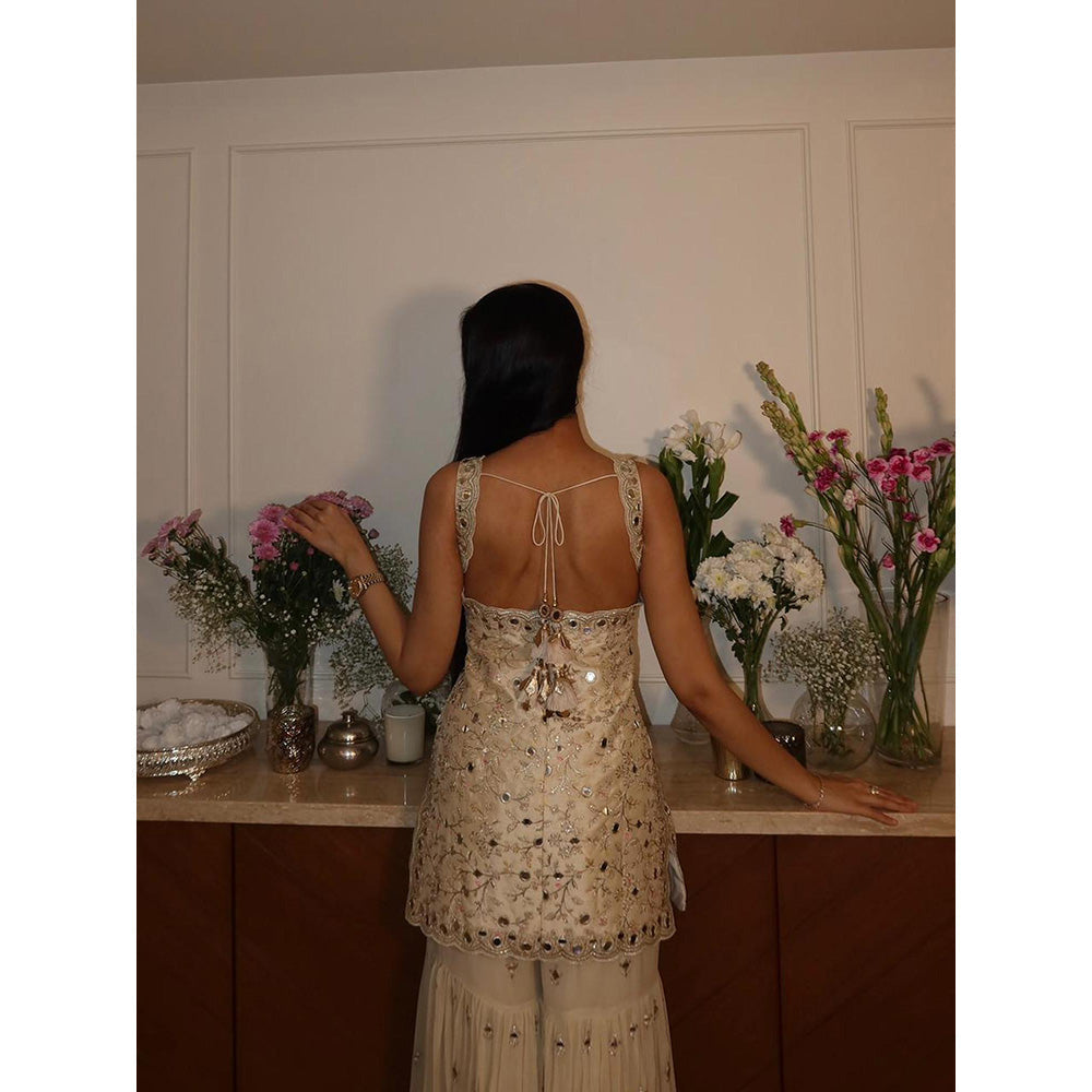 Gopi Vaid Ivory Hanna Khan In Soneera Kurta with Sharara and Dupatta