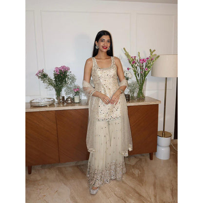 Gopi Vaid Ivory Hanna Khan In Soneera Kurta with Sharara and Dupatta