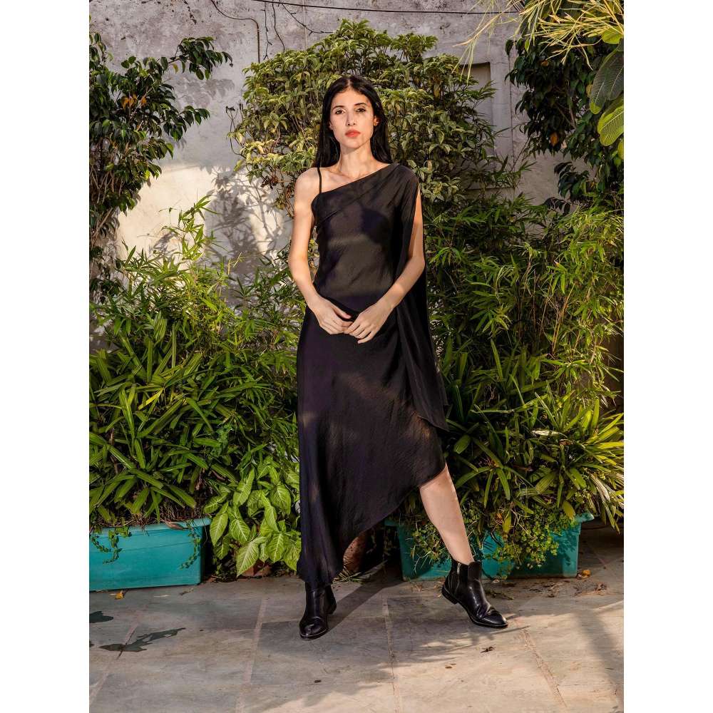 GUAPA Girlfriend Cowl Toga - Black