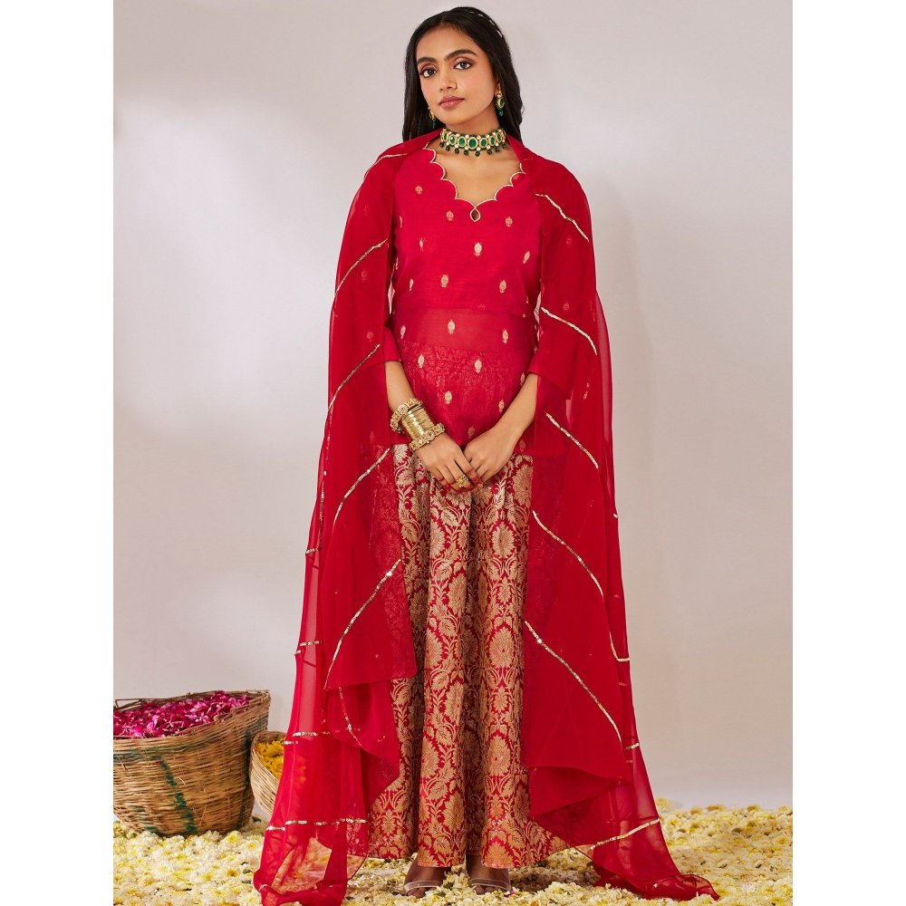 Gulaal Red Dashashwamedh Banarasi Top with Skirt and Dupatta (Set of 3)
