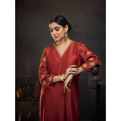 Hirika & Dhruti Maroon Chaand Embroidery Kurta with Pant and Dupatta (Set of 3)