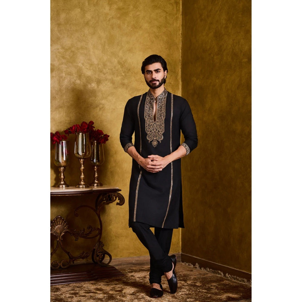 HISTORI Cotton Silk Men Black Embroidered Kurta with Churidar