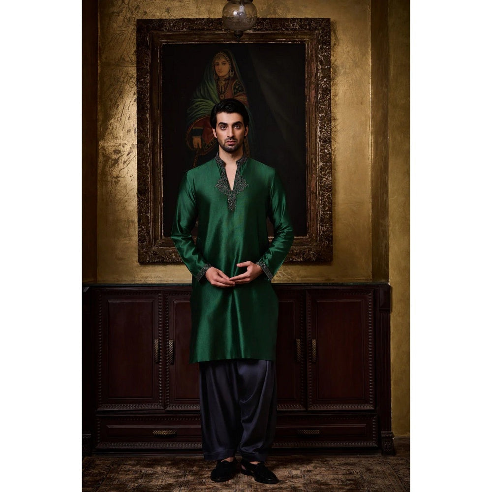 HISTORI Chanderi Men Green Embroidered Kurta with Salwar
