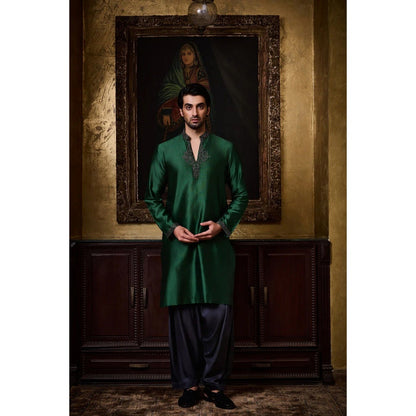 HISTORI Chanderi Men Green Embroidered Kurta with Salwar