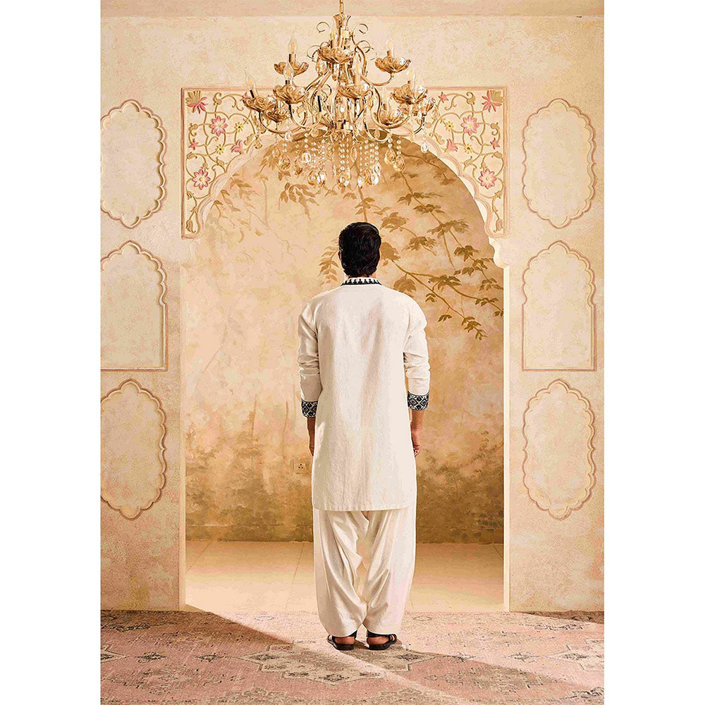 HISTORI Linen Men White Embroidered Kurta with Salwar