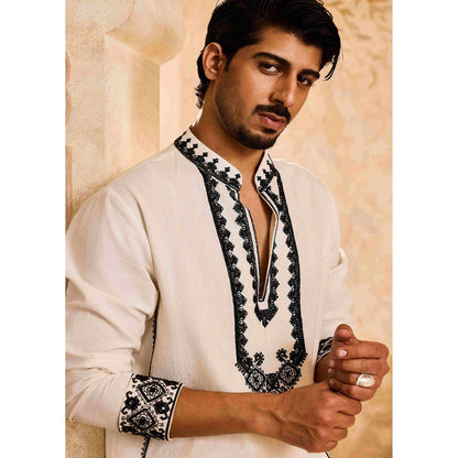 HISTORI Linen Men White Embroidered Kurta with Salwar