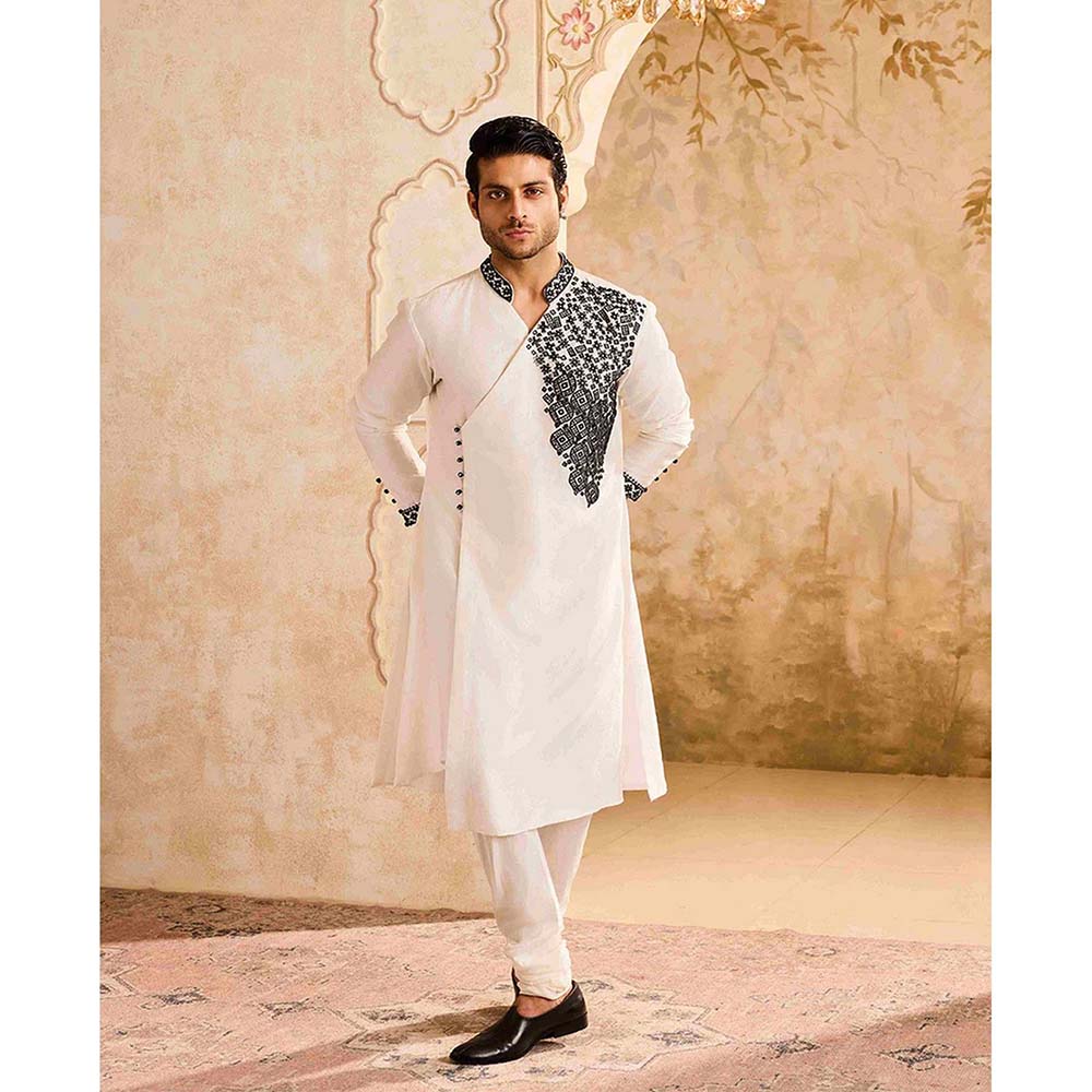 HISTORI Chanderi Men White Embroidered Kurta with Churidar