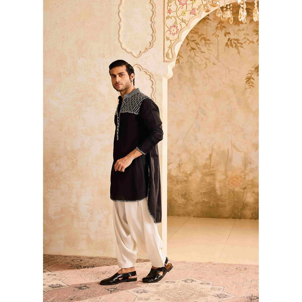 HISTORI Chanderi Men Black Embroidered Kurta with Salwar