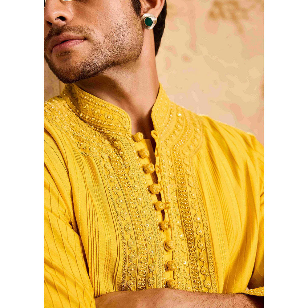 HISTORI Chanderi Men Yellow Embroidered Kurta with Salwar