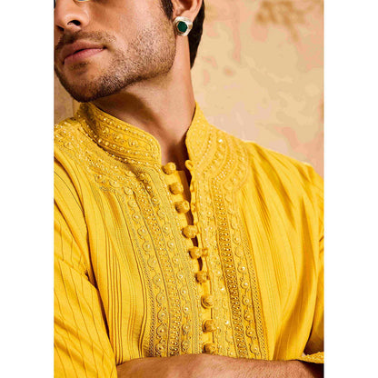 HISTORI Chanderi Men Yellow Embroidered Kurta with Salwar