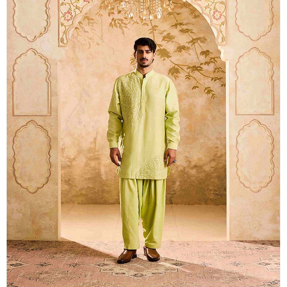 HISTORI Chanderi Men Green Embroidered Kurta with Salwar