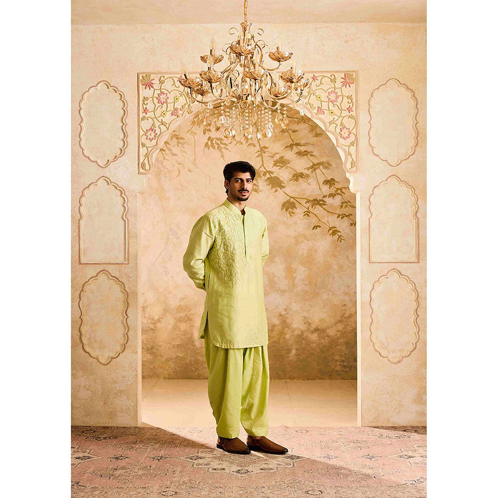 HISTORI Chanderi Men Green Embroidered Kurta with Salwar