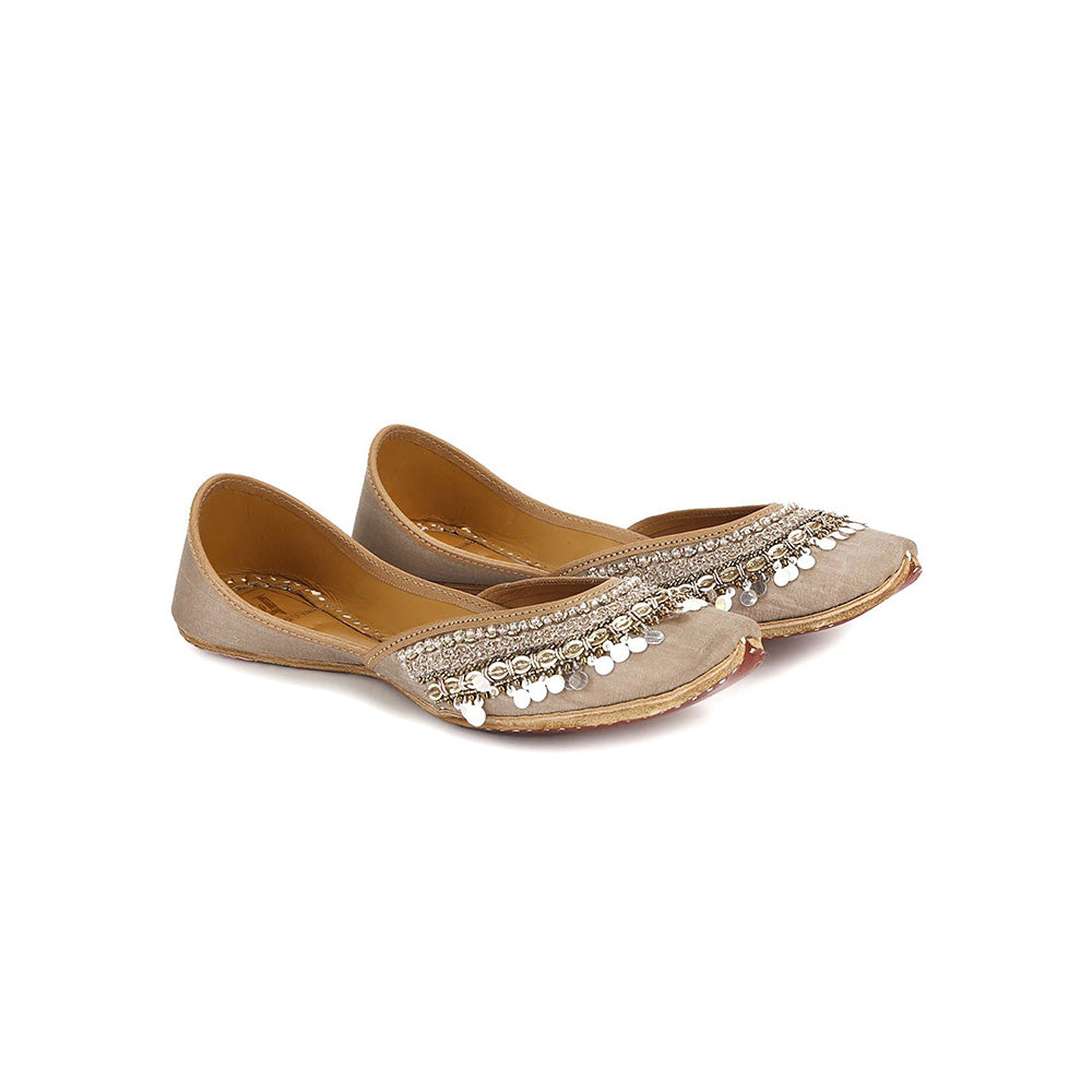 House of Vian Mirza Beige Embroidered Juttis
