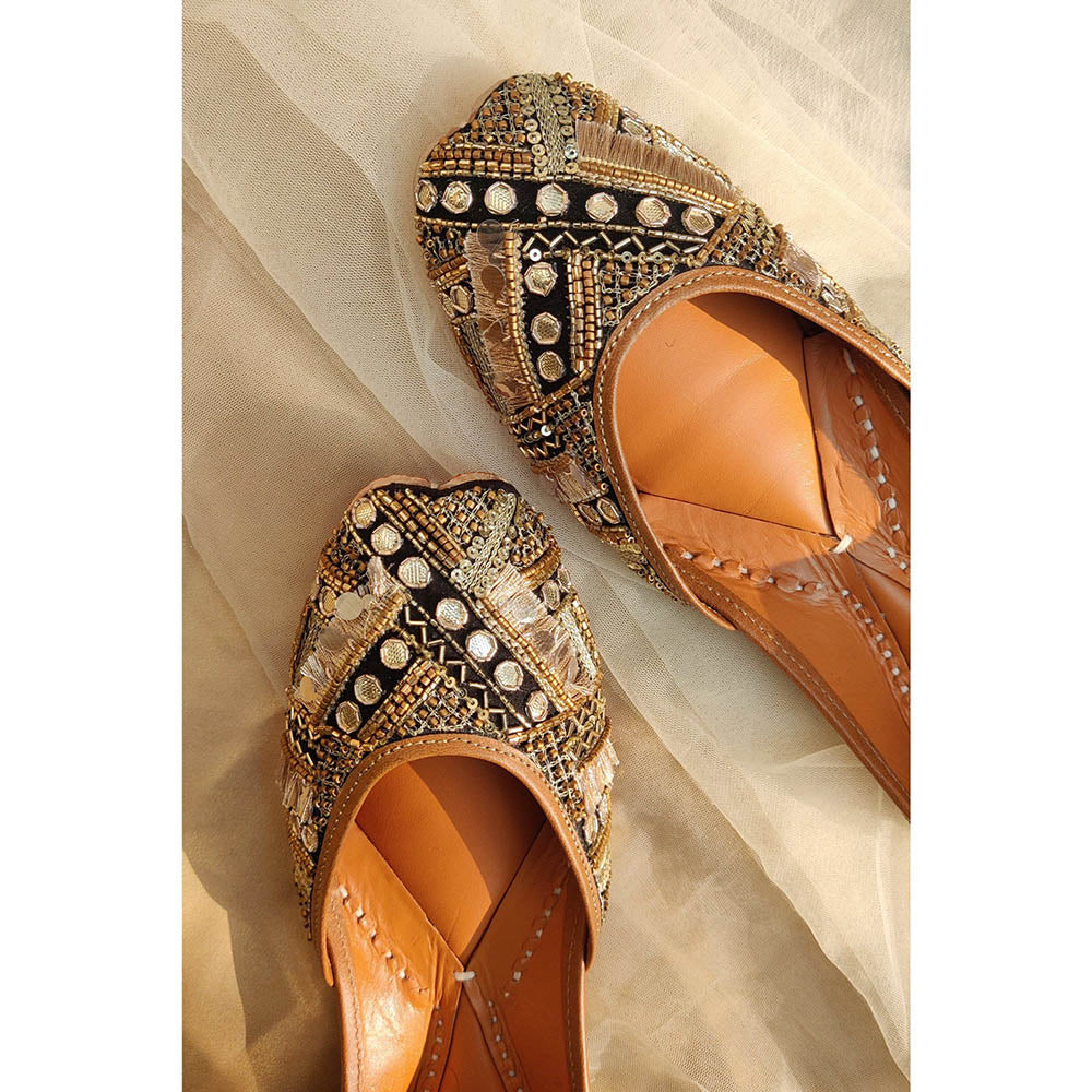 House of Vian Nazm Black Embellished Juttis