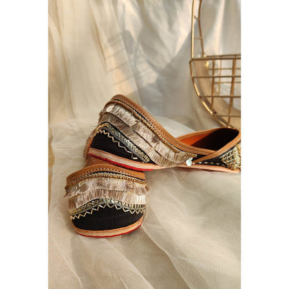 House of Vian Nazm Black Embellished Juttis