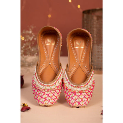 House of Vian Nargis Pink Embellished Juttis