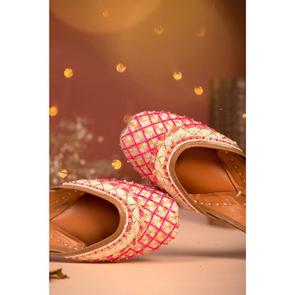 House of Vian Nargis Pink Embellished Juttis