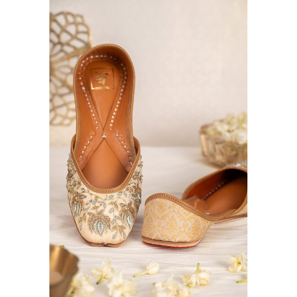 House of Vian Arisha Embroidered Juttis