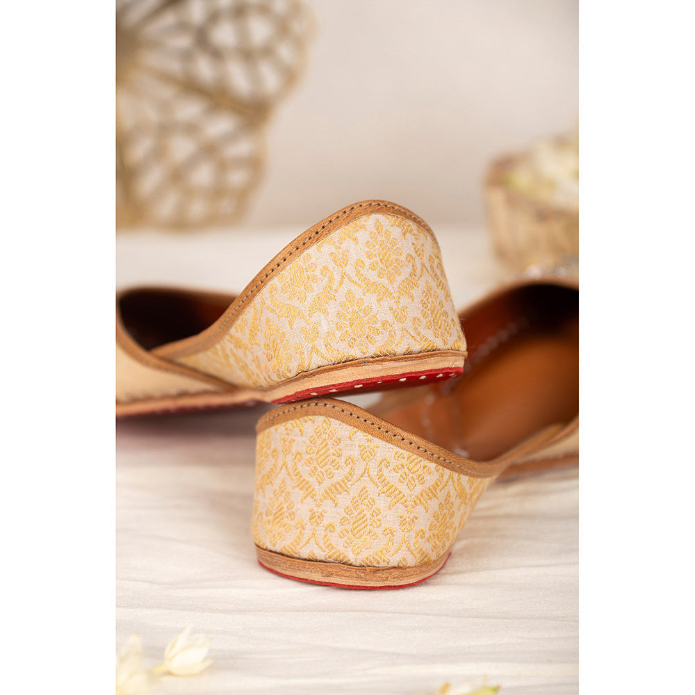 House of Vian Arisha Embroidered Juttis