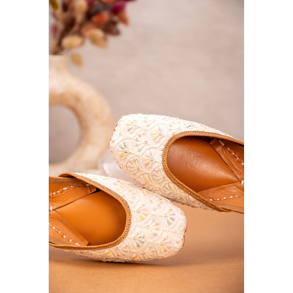 House of Vian Ihita Chikankri Juttis