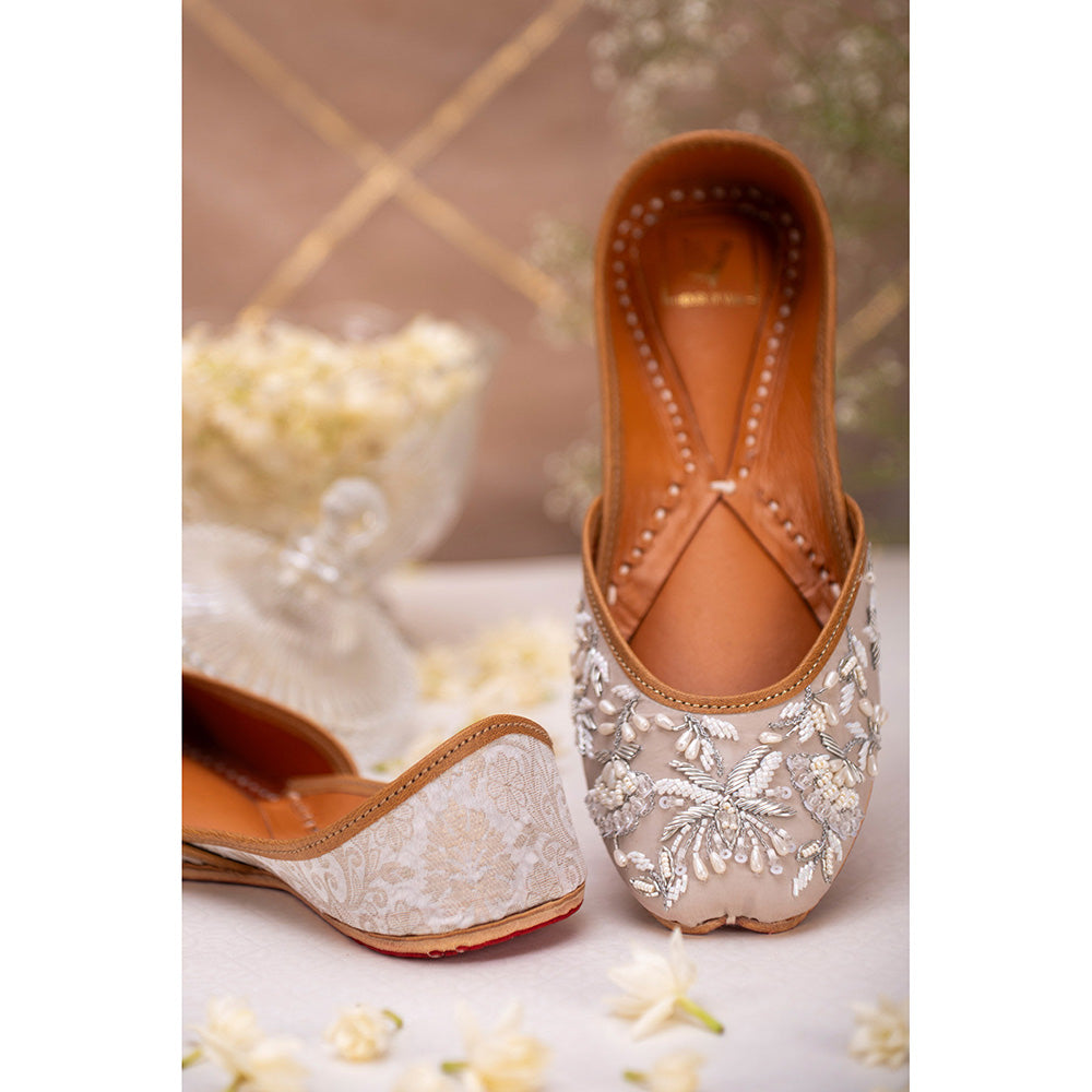 House of Vian Safiya Embroidered Juttis