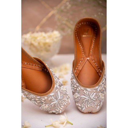 House of Vian Safiya Embroidered Juttis