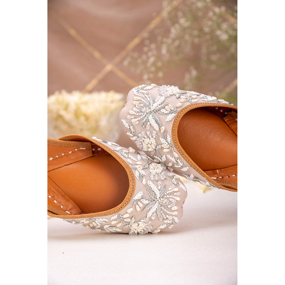 House of Vian Safiya Embroidered Juttis