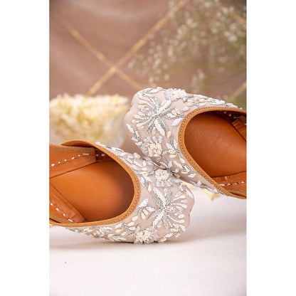 House of Vian Safiya Embroidered Juttis