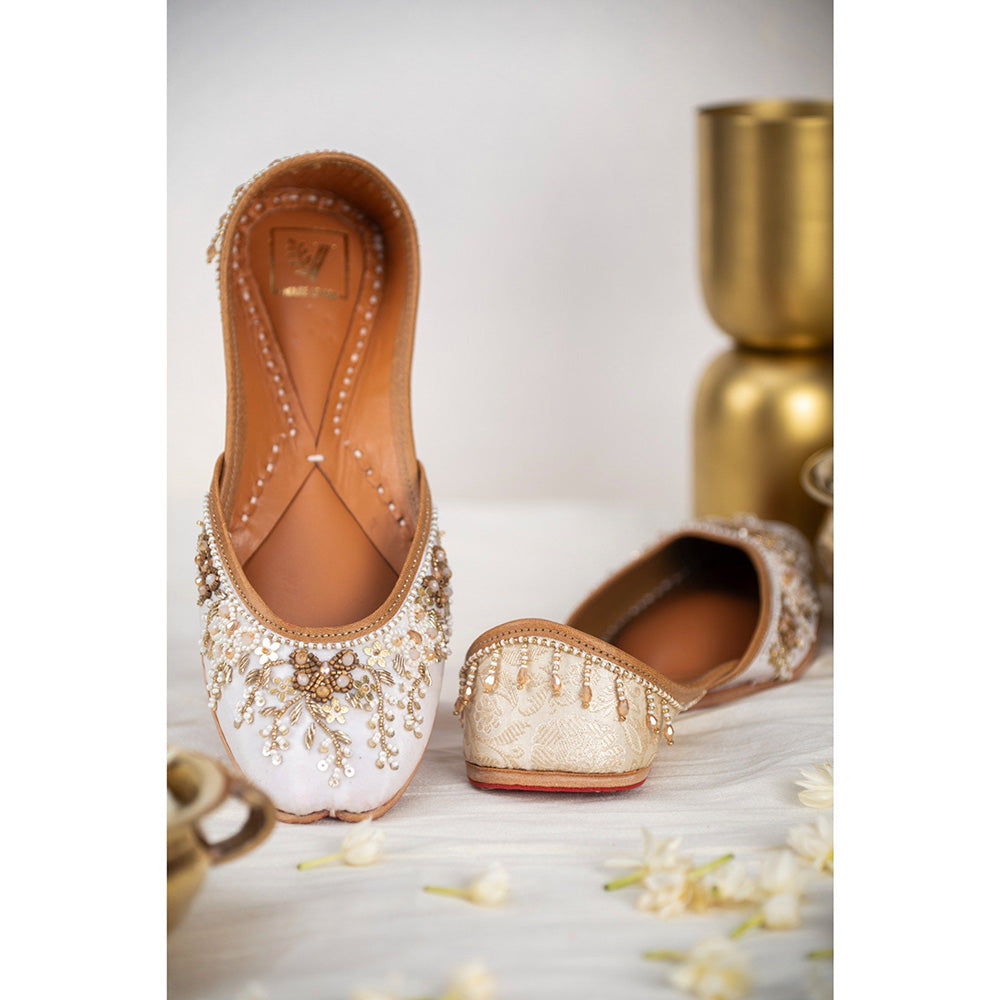 House of Vian Aarzoo Embroidered Juttis
