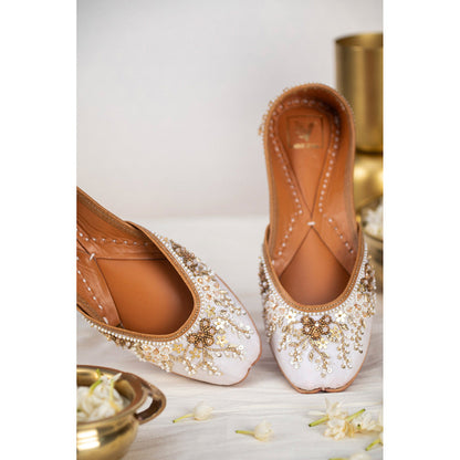House of Vian Aarzoo Embroidered Juttis