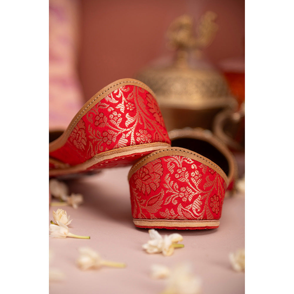 House of Vian Zarina Embroidered Juttis