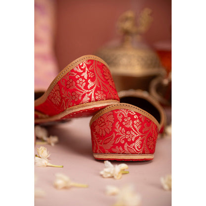 House of Vian Zarina Embroidered Juttis