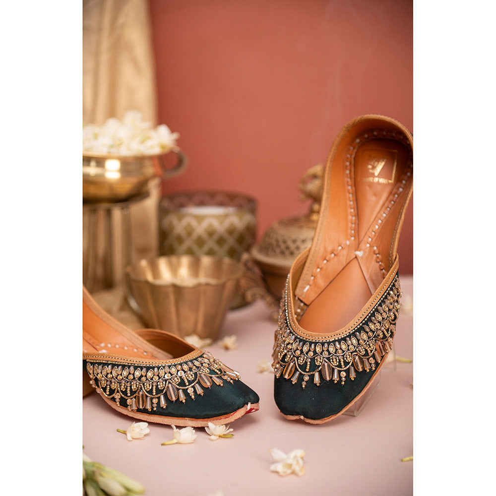 House of Vian Zahra Embroidered Juttis