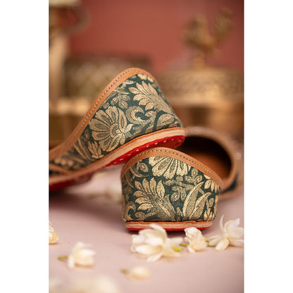 House of Vian Zahra Embroidered Juttis