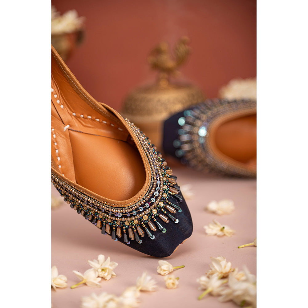 House of Vian Aria Embroidered Juttis
