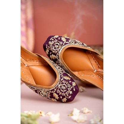 House of Vian Anaya Embroidered Juttis